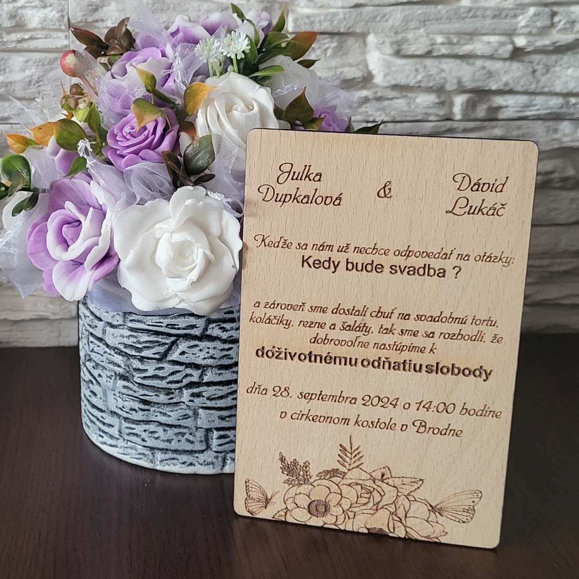Drevená svadobná pozvánka