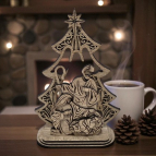 Drevený betlehem – Svätá rodina pod vianočným stromčekom