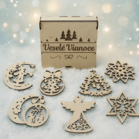 Sada drevených vianočných ozdôb – Veselé Vianoce (8 ks)