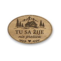 Drevená tabuľka na chatu - Tu sa žije, nie prežíva - oválna dekorácia