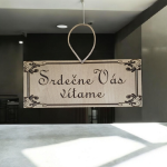 Drevená tabuľka - Srdečne Vás vítame