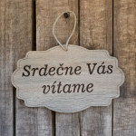 Drevená tabuľka - Srdečne Vás vítame