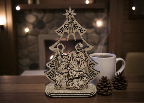 Drevený betlehem – Svätá rodina pod vianočným stromčekom