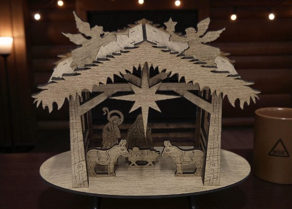 Drevený betlehem so strieškou
